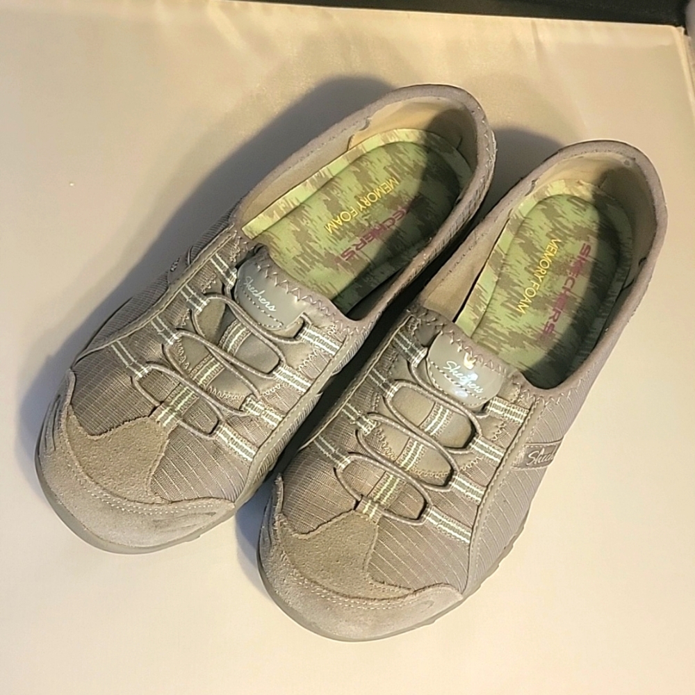 Skechers slip on sneakers